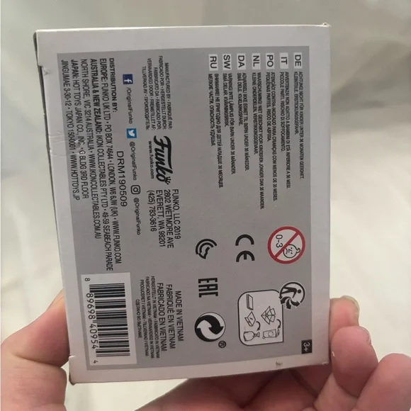 Funko Pop! Stranger Things Eleven #843 – Box Damaged - Picture 14 of 16